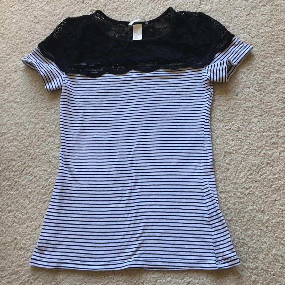 Scalloped edge lace top